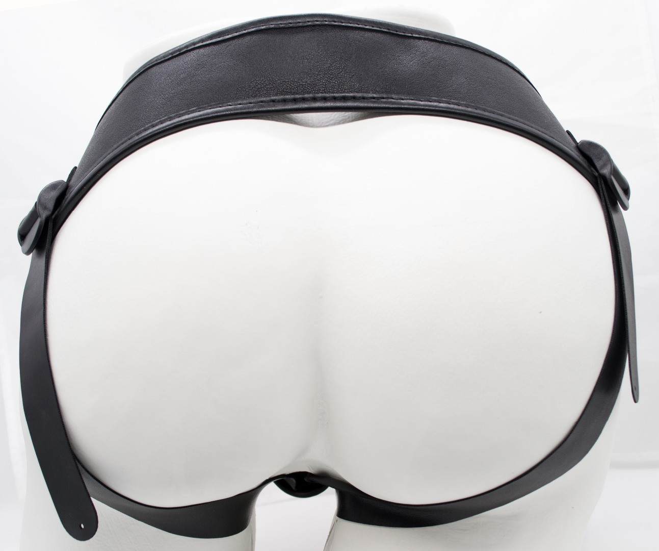 Страпон из кибер-кожи с креплением Харнесc